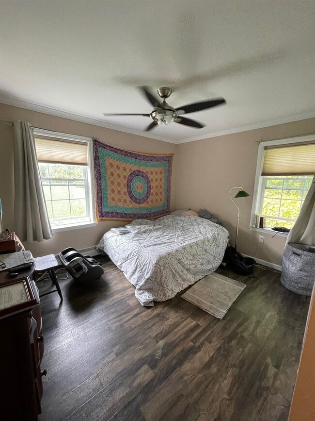 Building Photo - 4 Rock Point Rd