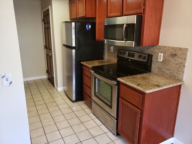 Building Photo - 38735 Huntington Cir