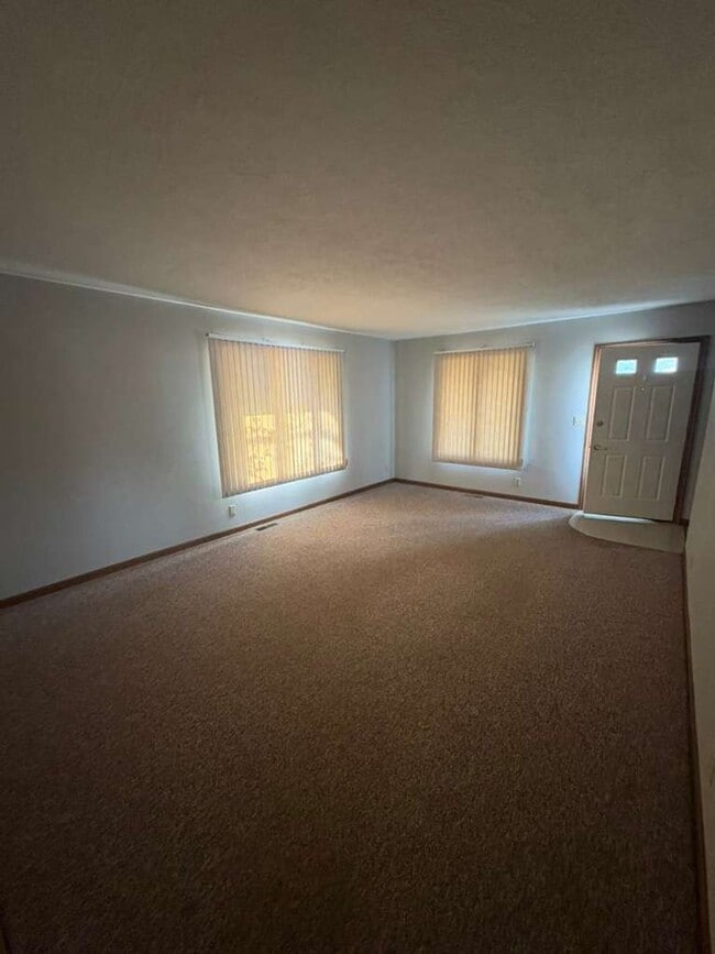 Building Photo - 24159 Evergreen Ct