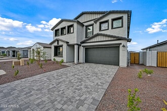 Building Photo - 7632 W Saddlehorn Rd