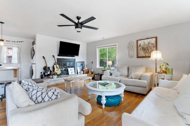 Foto del edificio - 2219 N Farragut Ave