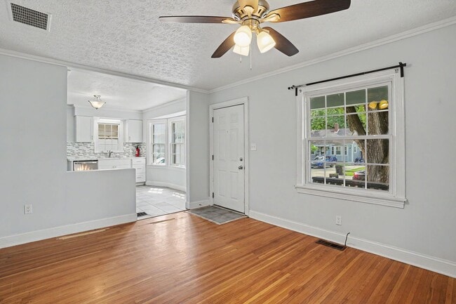 Building Photo - 521 Creel Ave
