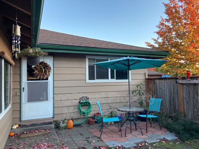 3286 NE Lancaster St Unit 4, Corvallis, OR 97330 Condo for Rent in Corvallis, OR