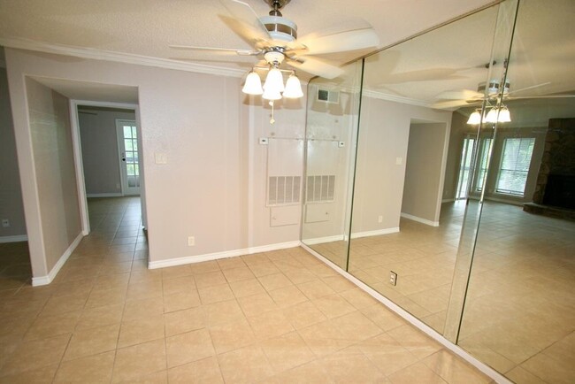 Foto del edificio - 17401 Red Oak Dr
