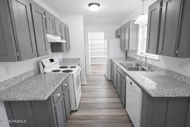 Foto del edificio - 125 Elmwood Dr