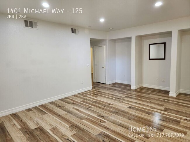 Building Photo - 2 Bedroom 2 Bath 1 story condo with no one...