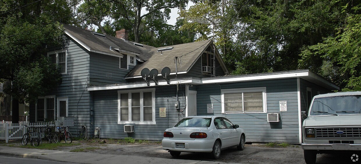 Building Photo - 1204 NW 3rd Ave