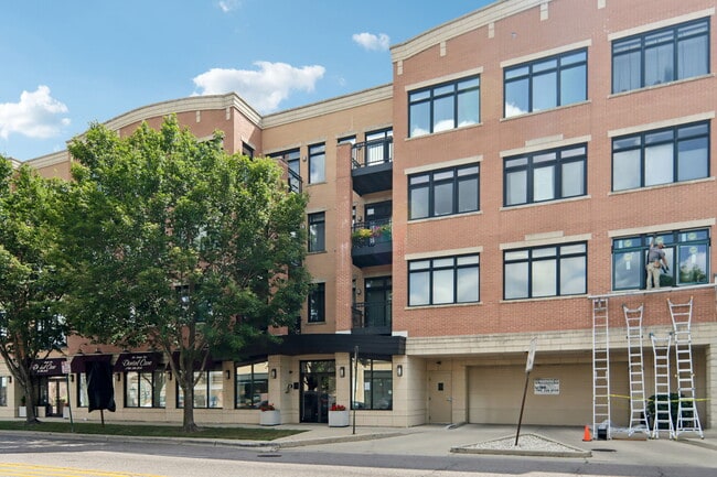 Building Photo - 106 S Ridgeland Ave