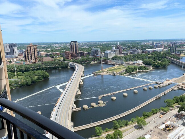 Foto del edificio - 100 3rd Ave S