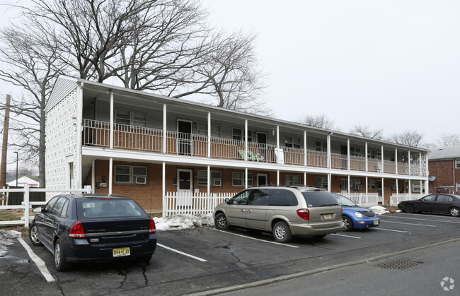 Building Photo - Hancock Arms Apartments