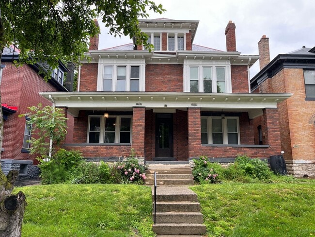 Building Photo - 1702-1704-1704 Bryden Rd