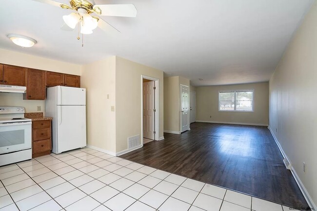 Building Photo - 15 Woodridge Cir