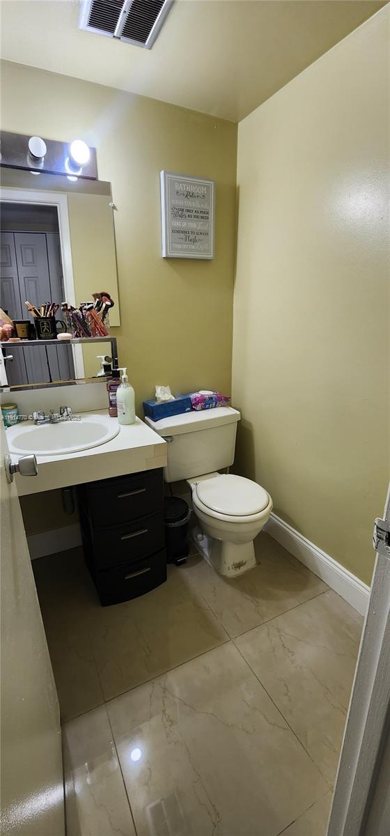 Building Photo - 1425 Arthur St