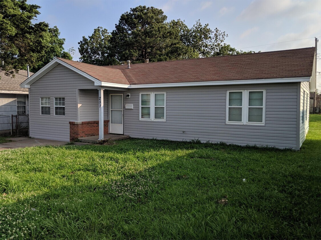 237 E Jarman Dr, Midwest City, OK 73110 House Rental in Midwest City, OK