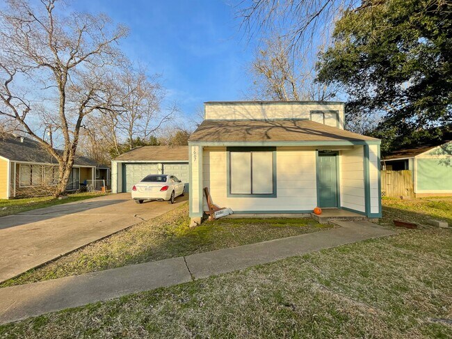 Building Photo - 1607 Lemon Tree Ln