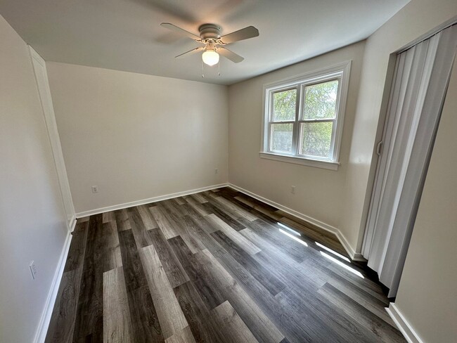 Building Photo - Newly Renovated 2 Bedroom 1 Bathroom Home ...