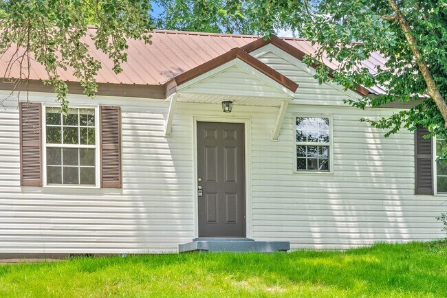 Foto del edificio - 3 Bedroom Home For Rent Near APSU!