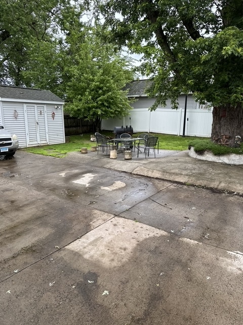 Drive way fits 2 cars - 196 Market St