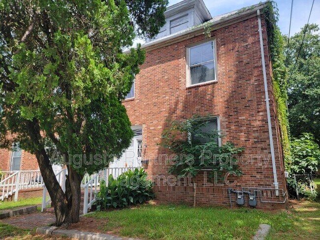 Building Photo - 508 3rd St