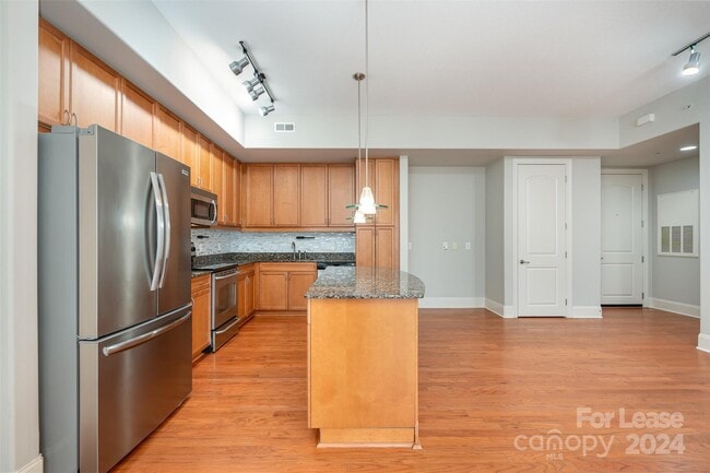 Building Photo - 4620 Piedmont Row Dr