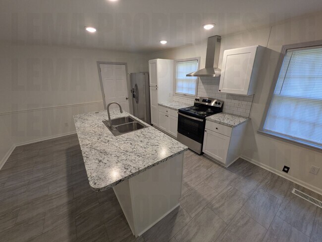 Building Photo - 4612 Daugette Dr NW