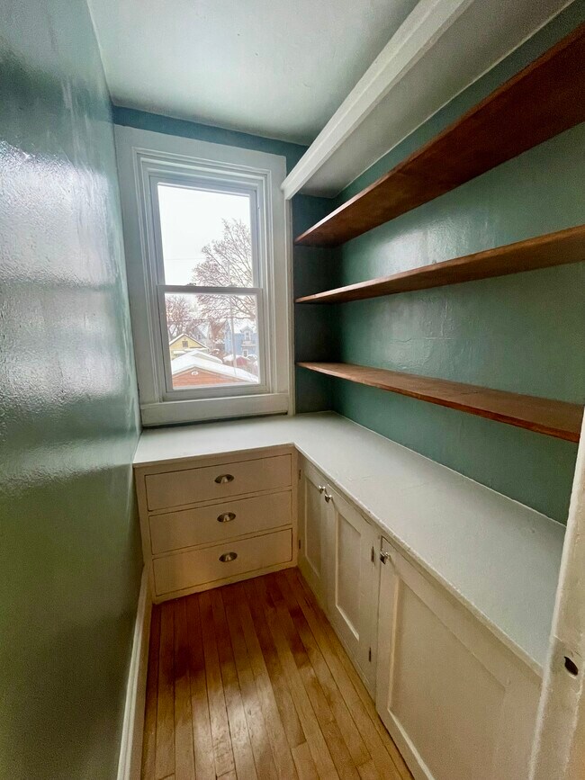 Foto del edificio - 439-441 E Dover St