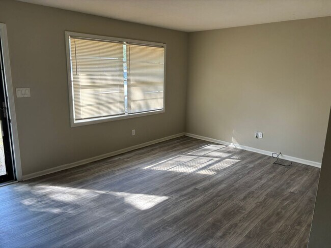 Foto del edificio - 1507 Celia Dr