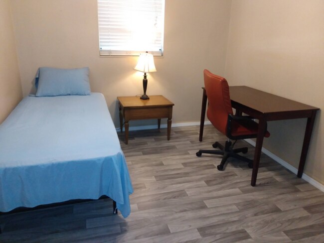 Foto del edificio - 6434 Mockingbird Ln S