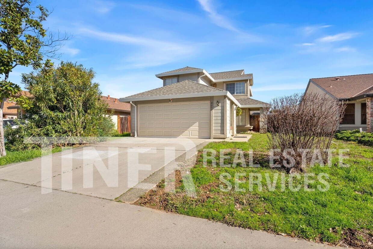 Foto principal - 8057 Helmsdale Dr