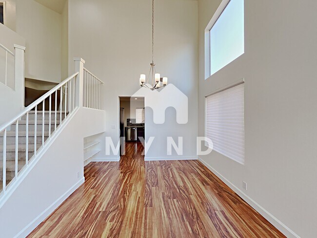 Building Photo - 2850 E Redwood Ln