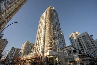 Building Photo - 1199 Marinaside Crescent