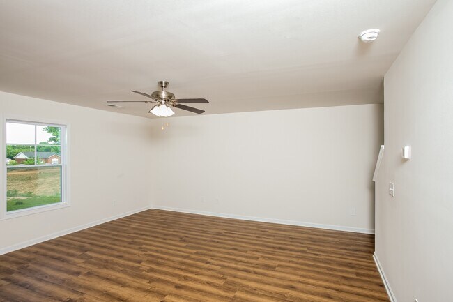 Building Photo - 2140 Alden Dr