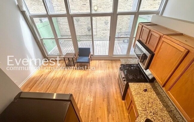 Building Photo - 1 Bed/1 Bath Condo with Modern Amenities / Pet-Friendly / Vouchers Accepted / Available Soon!