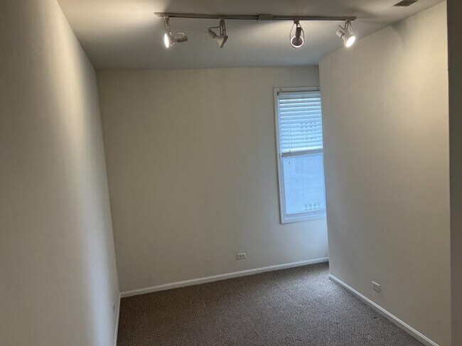 Foto del edificio - 3 bedroom in Chicago IL 60622