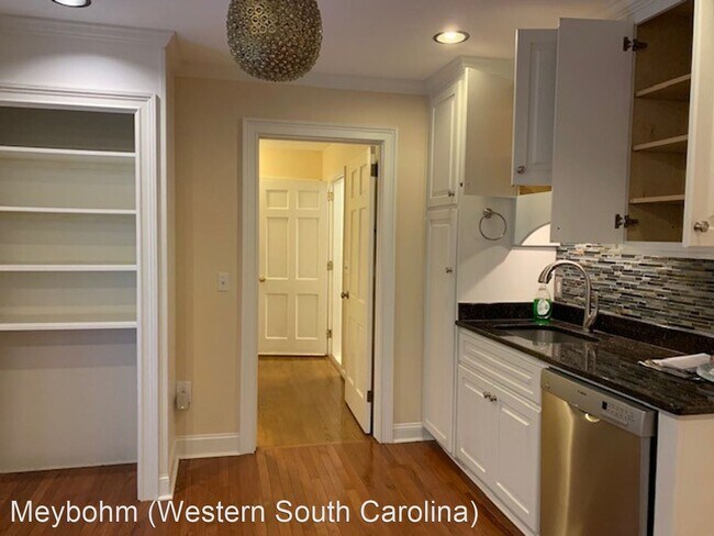 Building Photo - 5 br, 3.5 bath House - 7 Ivy Circle