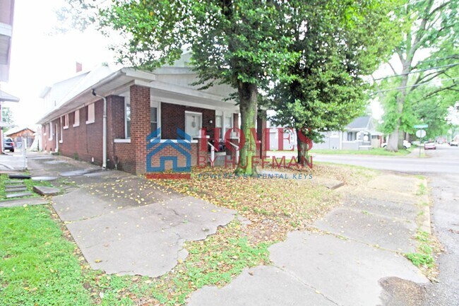 Building Photo - One Bedroom Apartment | Located by UE