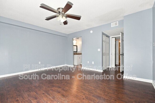 Foto del edificio - 1402 Camp Rd