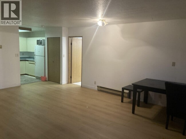 Building Photo - 2648 Kingsway Ave