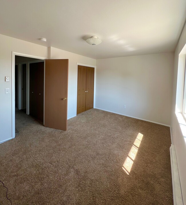 Building Photo - 486 E 500 S