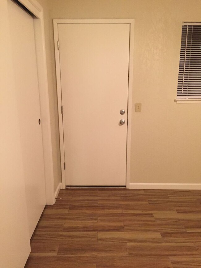 Foto del edificio - 407/409E. Alexander