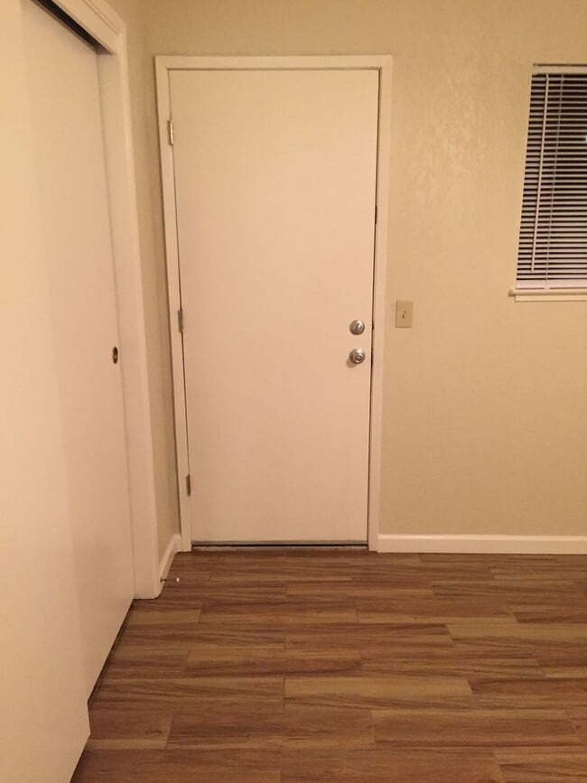 Photo - 407/409E. Alexander Apartment