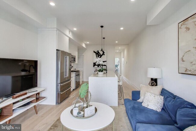 Building Photo - 1011 18th St NE