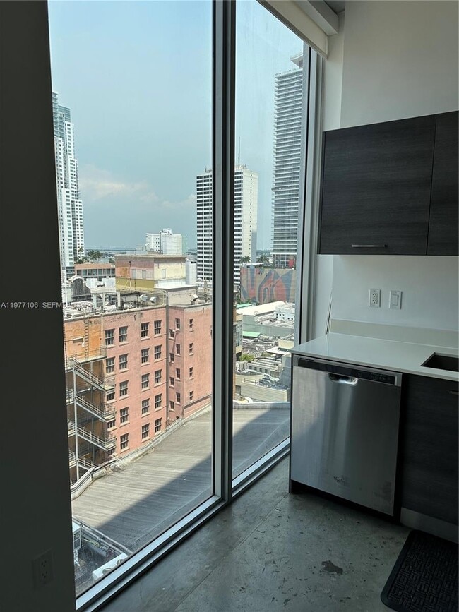 Foto del edificio - 151 SE 1st St