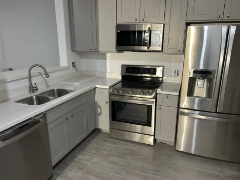 Foto principal - 221 W Vineyard Rd