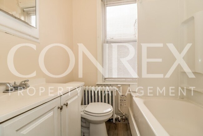 Foto del edificio - Newly Renovated Two Bedroom Now Available