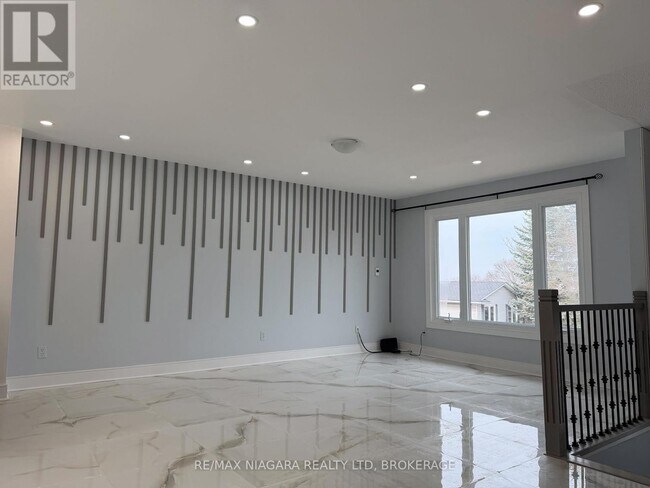 Photo du bâtiment - 42 Hemlock St