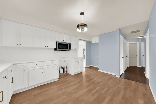 Foto del edificio - 4933 S Lockwood Ave