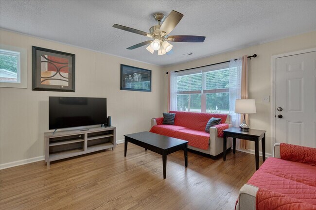 Building Photo - 210 Parthenia Dr