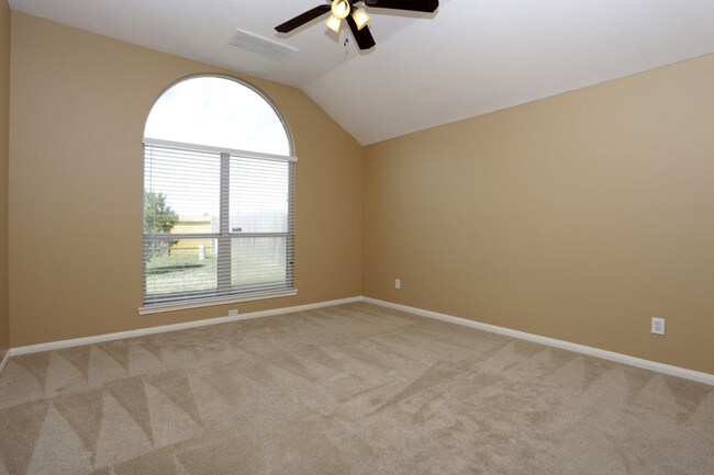 Building Photo - 8115 Solara Bnd
