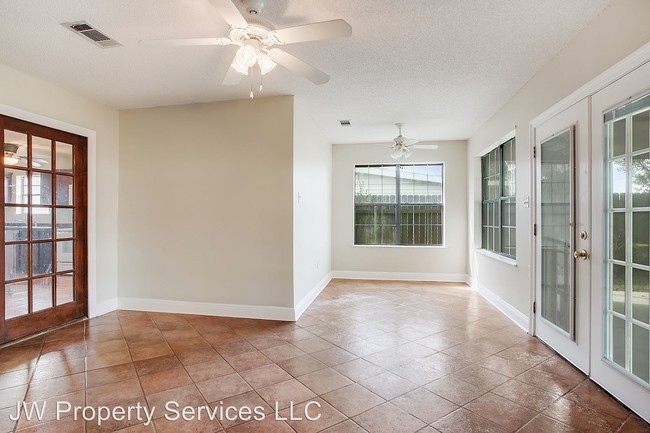 Building Photo - 1545 Spanish Oaks Dr